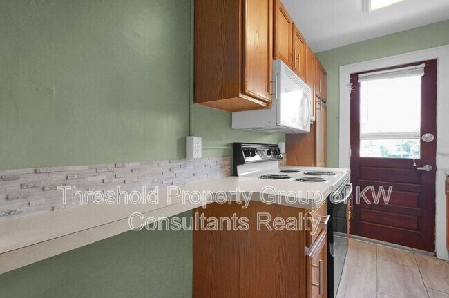 Building Photo - 1126 Northwest Blvd