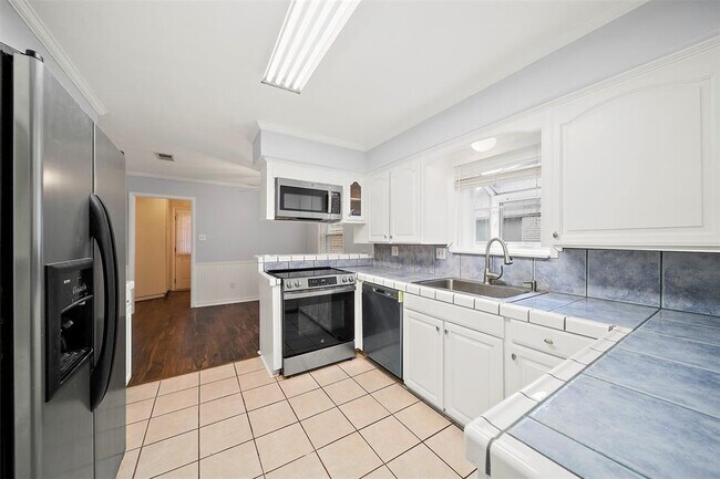 Building Photo - 5215 Cheena Dr