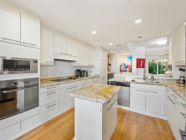 Building Photo - 2416 Fisher Island Dr