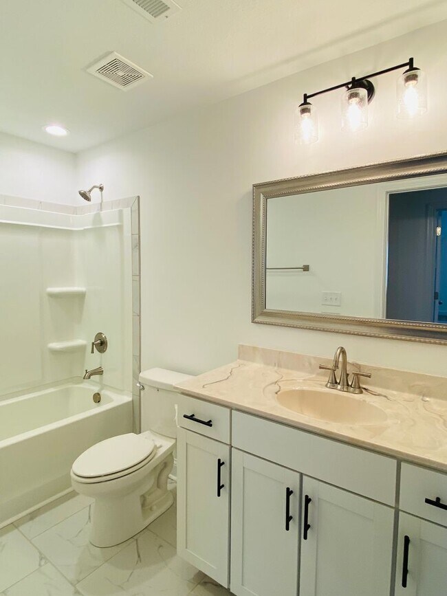 Building Photo - Luxury Home