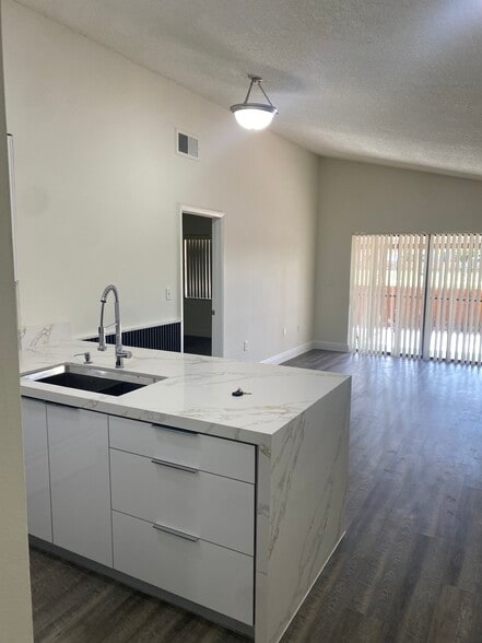 Building Photo - 1385 SW 135th Pl