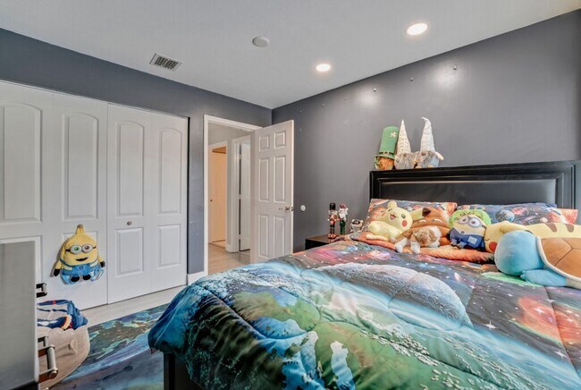 Building Photo - Spacious 4-Bedroom with 3 Full Baths in Royal Palm Beach!