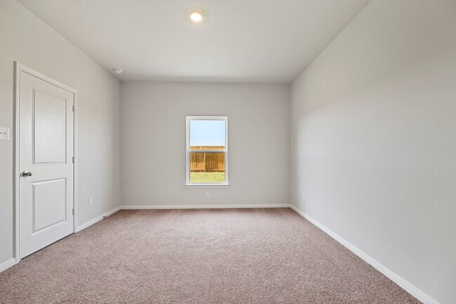 Building Photo - 412 Polly Grv Dr