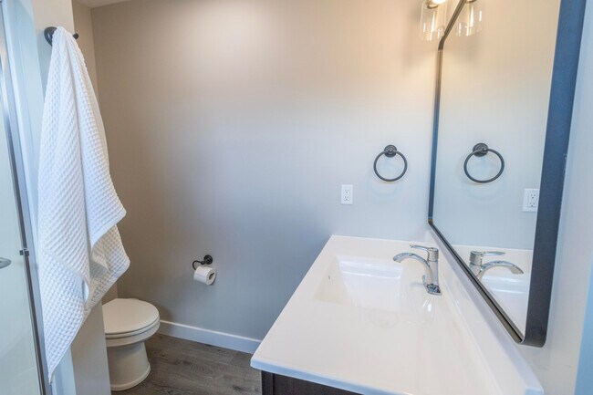 Building Photo - 2828 Emery Dr