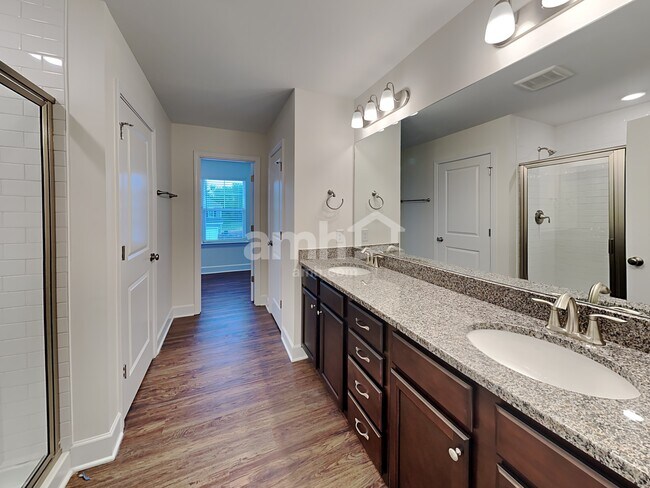 Building Photo - 3024 Esquire Dr