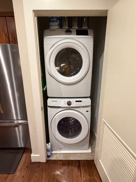 Building Photo - 5810 Darling St