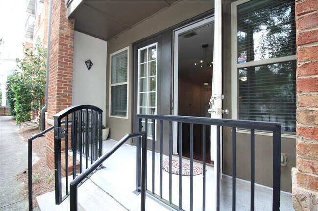 Building Photo - 901 Abernathy Rd NE