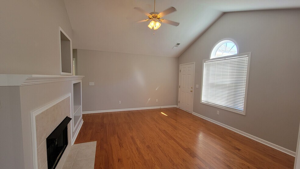 Building Photo - 905 Somerton Pl