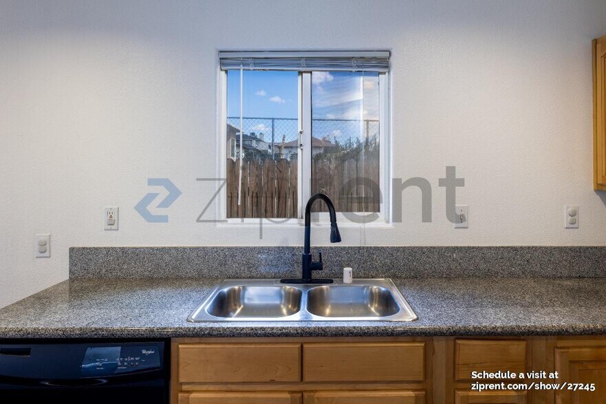 Building Photo - 16201 Viho Rd