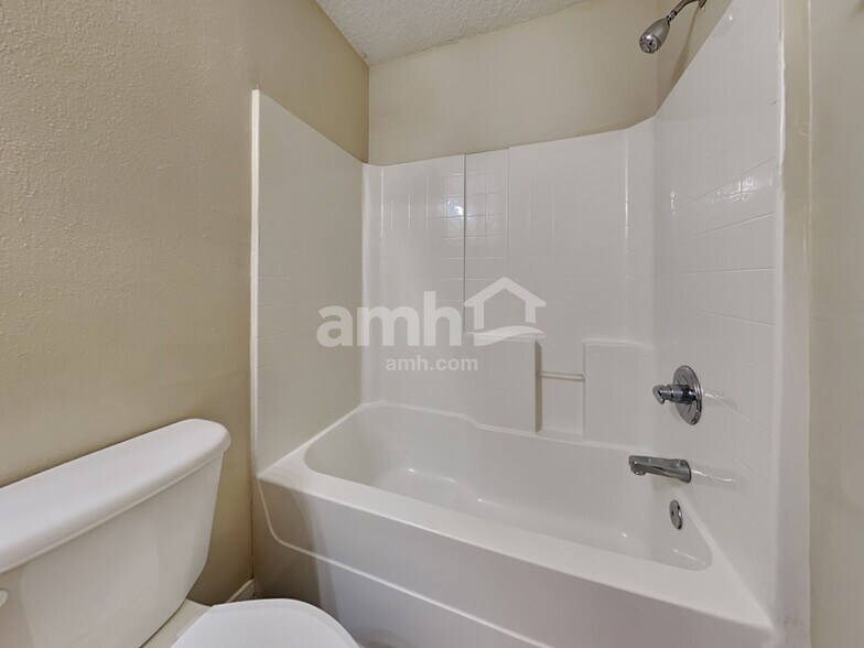 Building Photo - 7652 Vandalay Dr