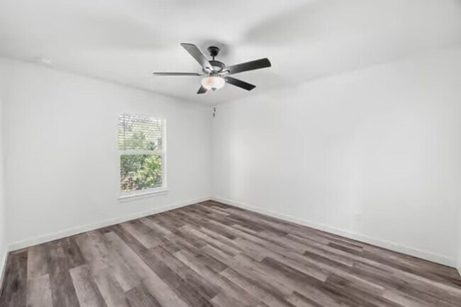 Building Photo - 3184 Oleander Ave