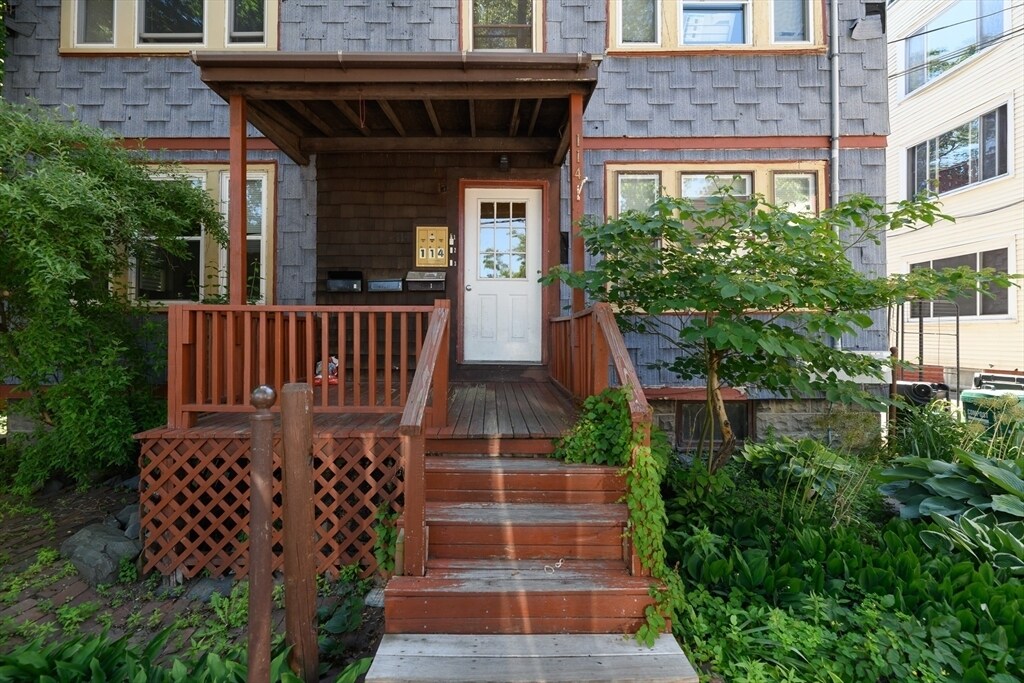 Building Photo - 114 Elm St