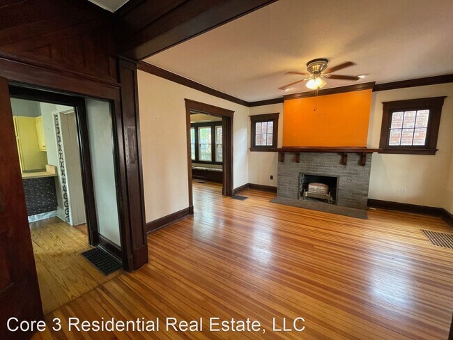 Building Photo - 3 br, 2 bath House - 803 E Grove St