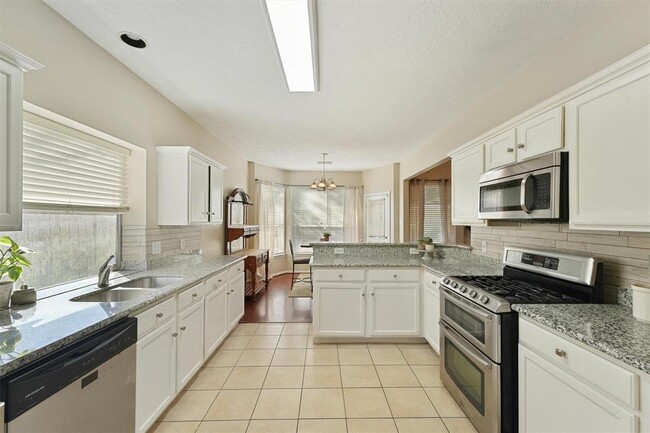 Building Photo - 17827 Scenic Oaks Dr