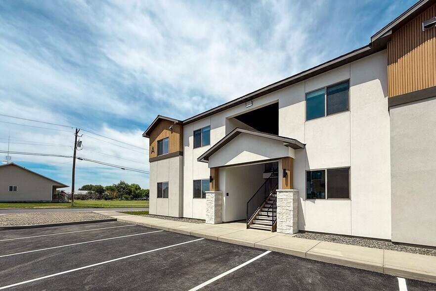 Primary Photo - Grandridge Meadows Lofts