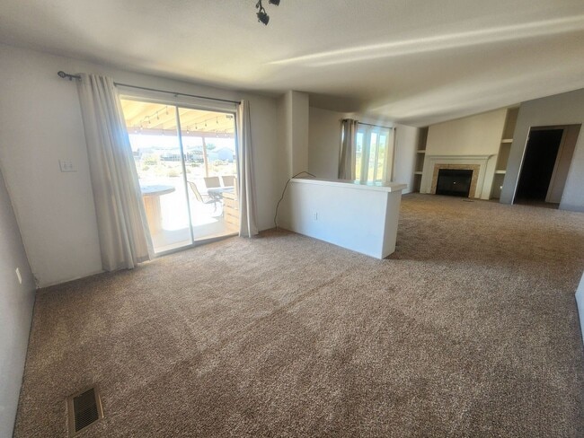 Building Photo - Sunmore Estates Large 3 Bedroom 2 bath Home