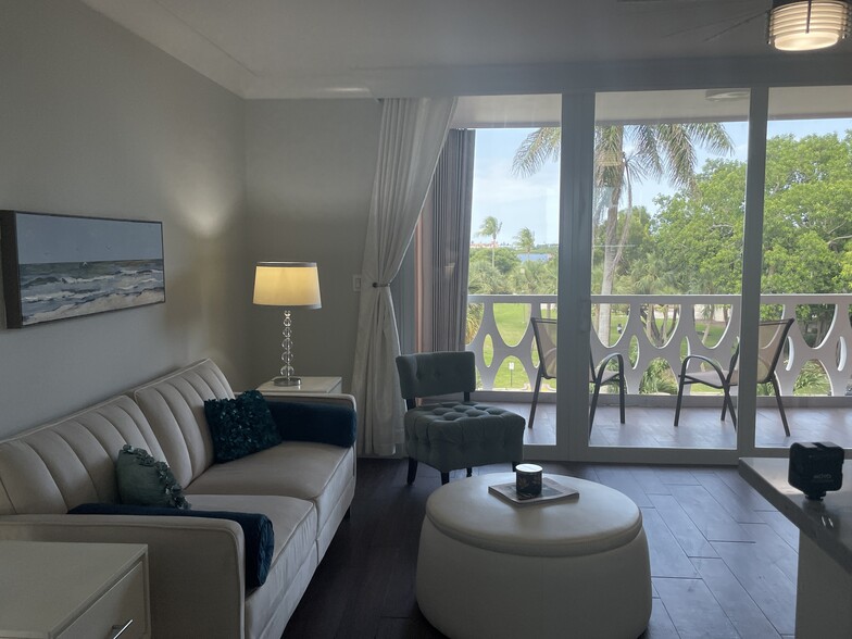 Ready to live and enjoy. - 15 S Golfview Rd