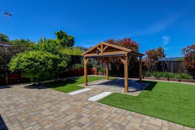 Building Photo - 3BR/2.5BA Mills Estates Home + Bonus Room | Bay Views, Yard & 2-Car Garage | YouTube Tour