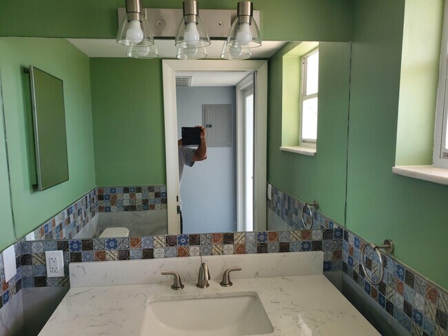 Building Photo - 1481 S Ocean Blvd