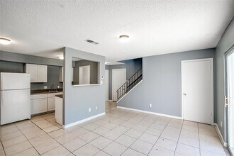 Building Photo - 2215 Mission Hill Dr