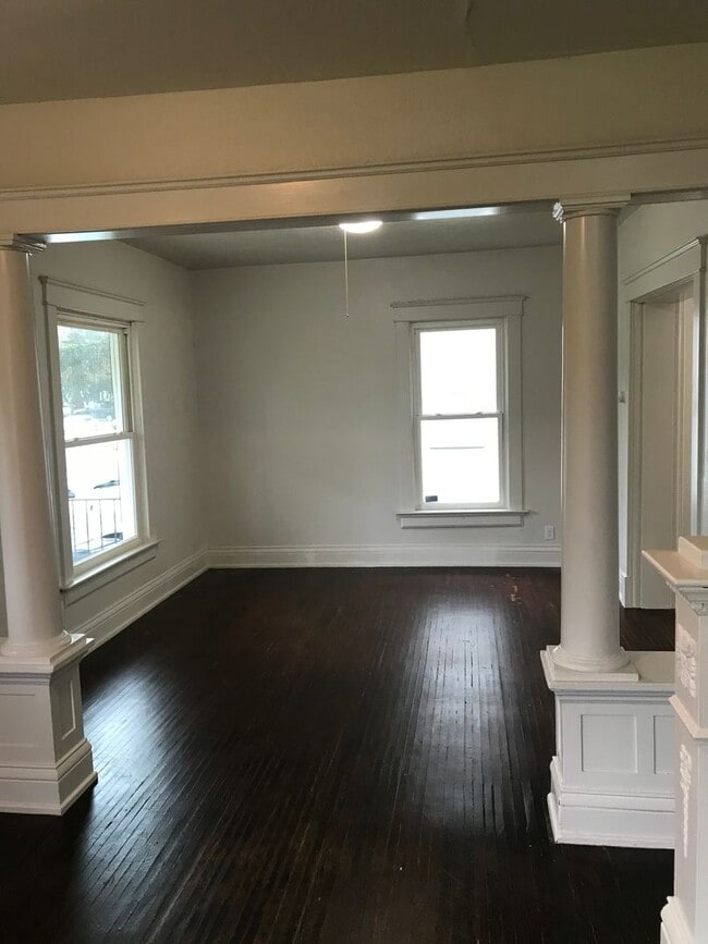 Building Photo - 943 Brice Ave