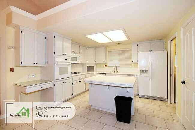 Building Photo - 1720 Capistrano Walk