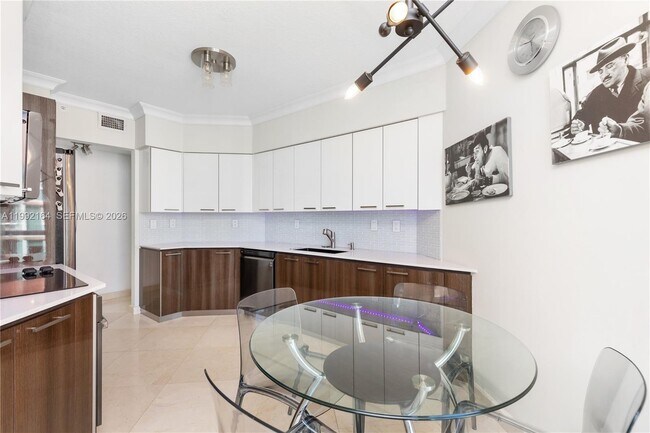 Building Photo - 3370 NE 190th St