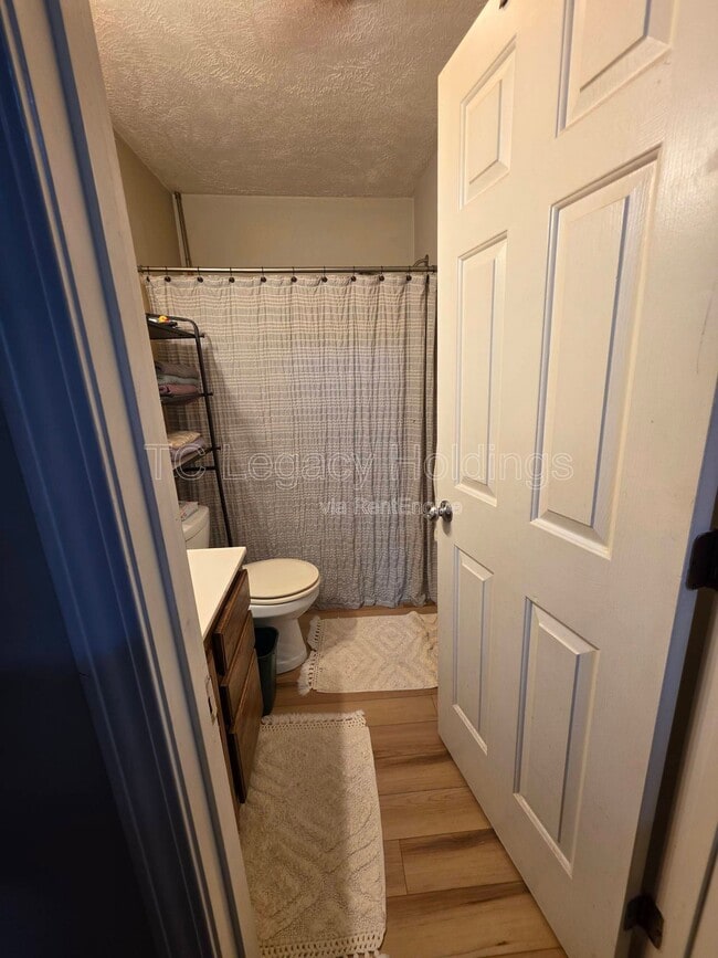 Building Photo - 419 Walnut Ave