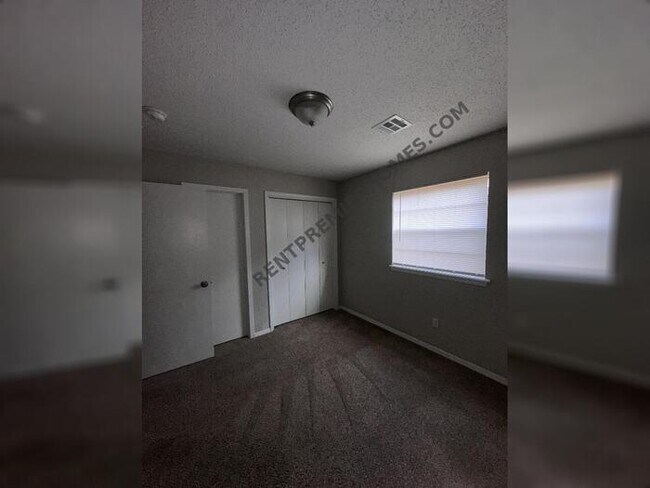 Building Photo - 2632 SW 90th Pl