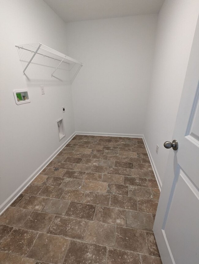 Building Photo - Gorgeous New Construction Middletown Home!