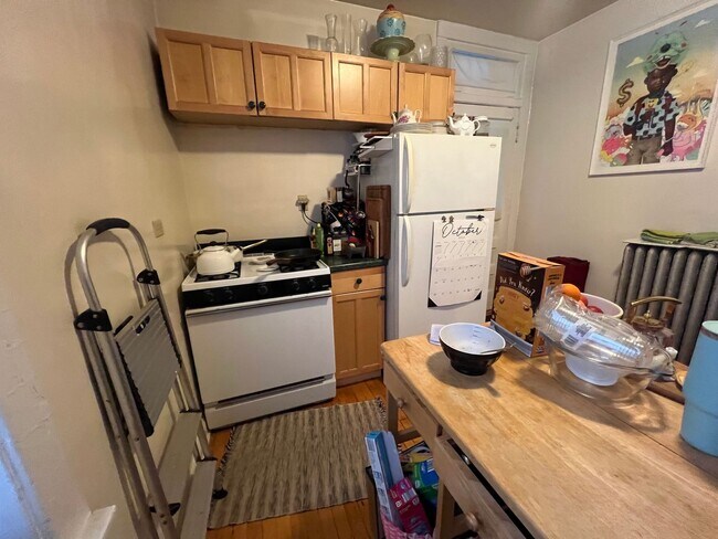 Building Photo - Huge One Bedroom in Irving Park
