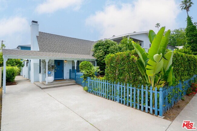 Building Photo - 1022 21st St