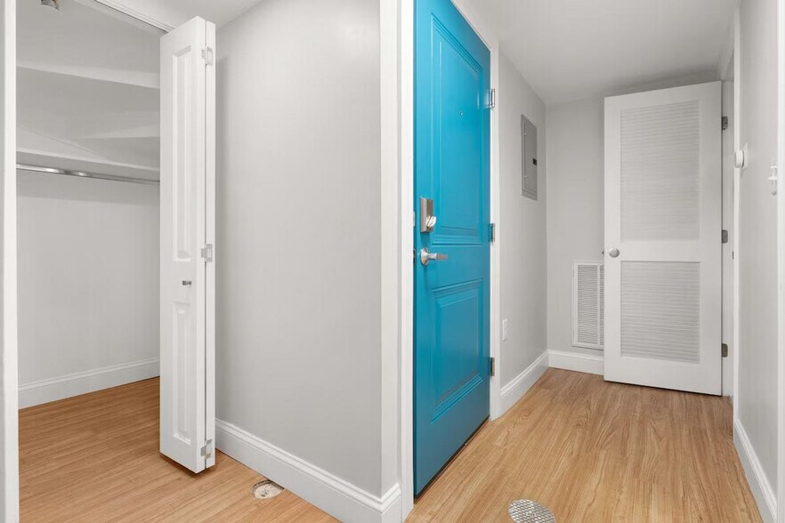 Building Photo - 152 Salem St