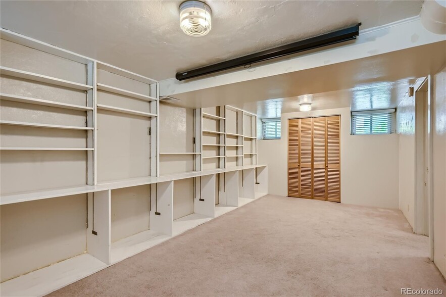 Building Photo - 1034 S Corona St