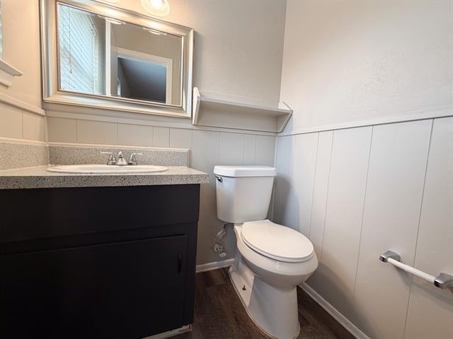 Building Photo - 304 Clary Dr