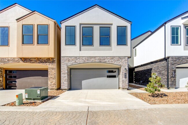 Primary Photo - 2930 El Fenice Ln