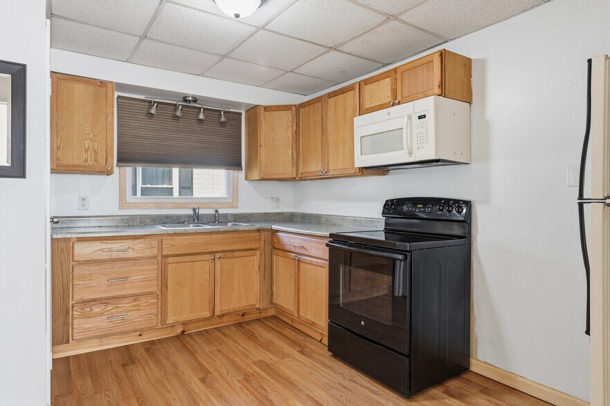 Kitchen - 216 W William St