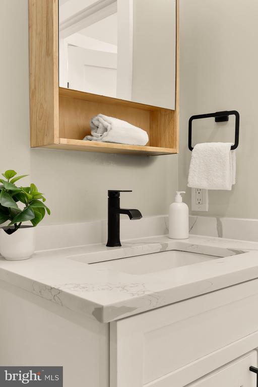 Building Photo - 927 Kennedy St NW