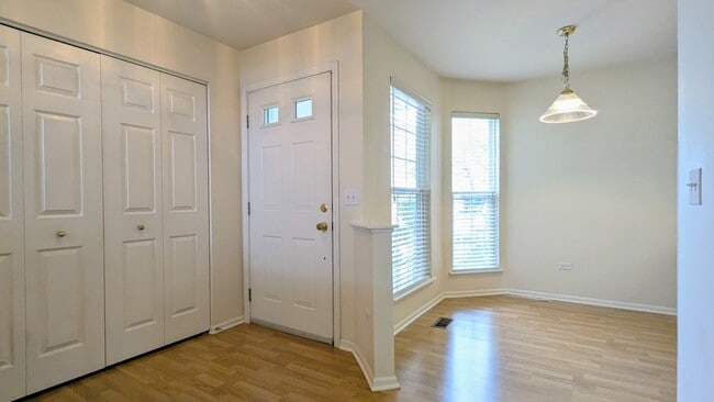 Building Photo - 937 Huntington Dr