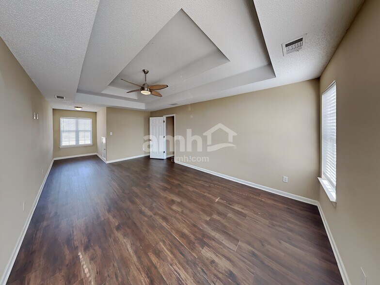 Building Photo - 6004 W Rosie Ln SE