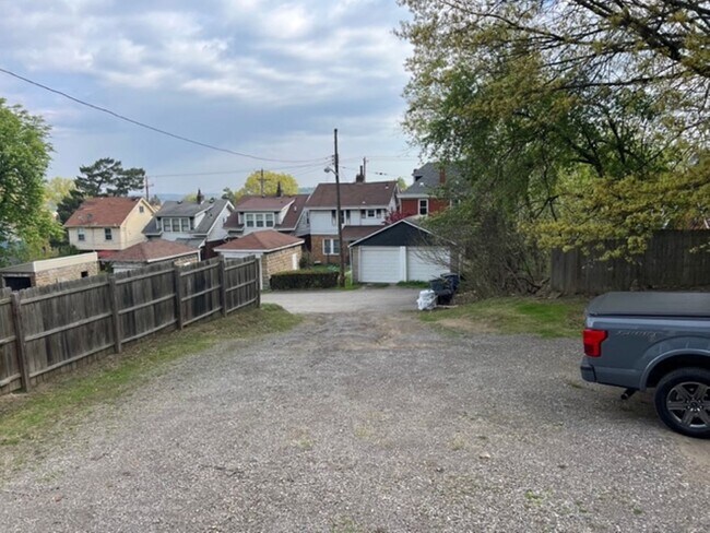 Building Photo - Spacious home 4 bedroom 2 1/2 bath Pittsburgh PA 15201