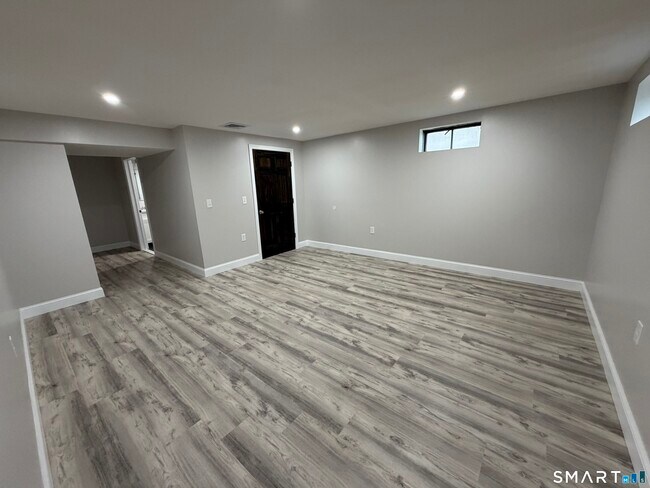 Building Photo - 56 Janet Cir