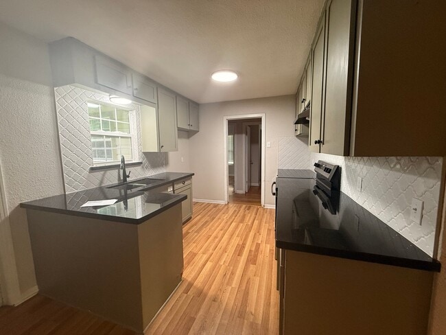 Building Photo - 1218 Vance Dr