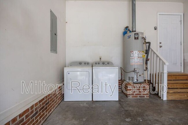 Building Photo - 1421 Matilda Ct