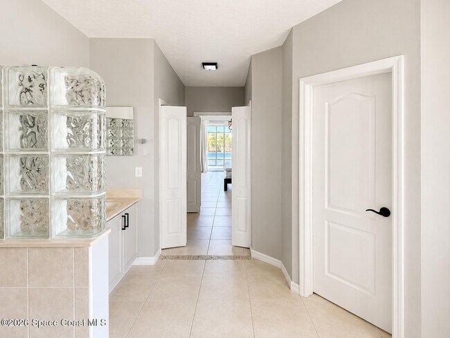 Building Photo - 781 Glen Abbey Way