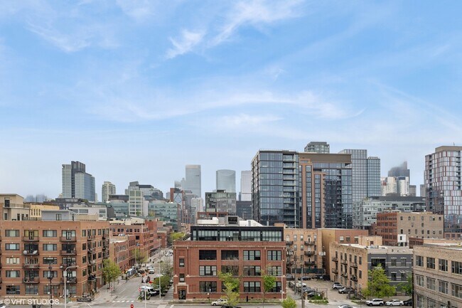 Building Photo - 225 N Elizabeth St