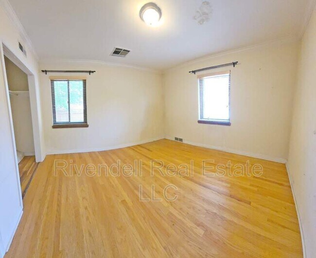 Building Photo - 1424 N Locust St