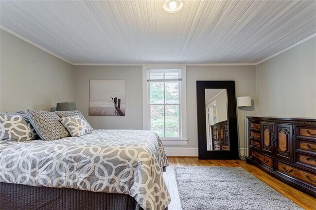 Building Photo - 1987 Knight Ct SE