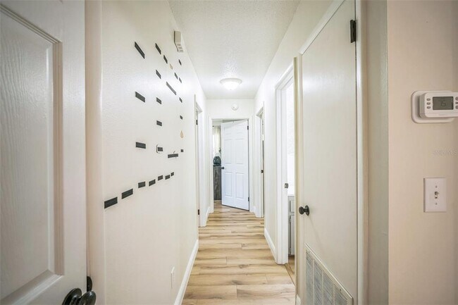 Building Photo - 914 Stanford Terrace