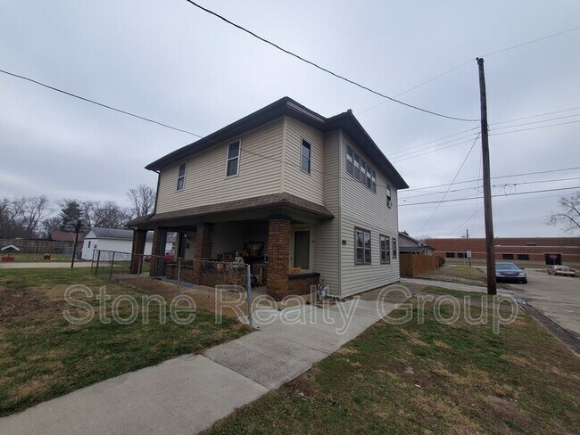 Building Photo - 814 Lincoln St